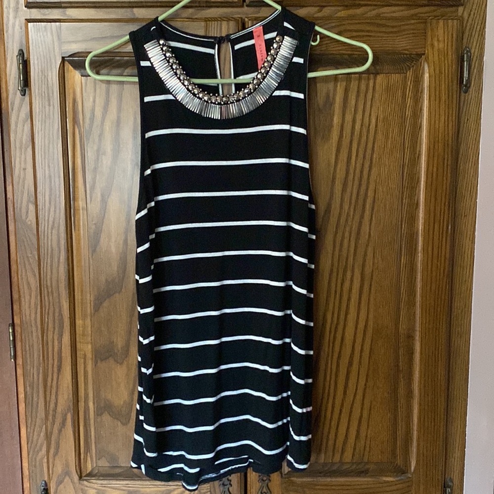 Women’s sleeveless black top, white stripe. Medium